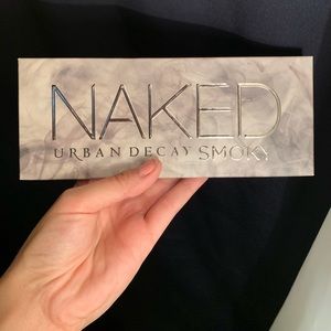 BNIB Urban Decay Naked Smoky Eyeshadow Palette